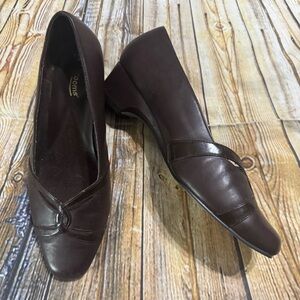 Mushrooms Brown Faux Leather Slip On 1 1/2” Block Heel Shoes Women Size 9